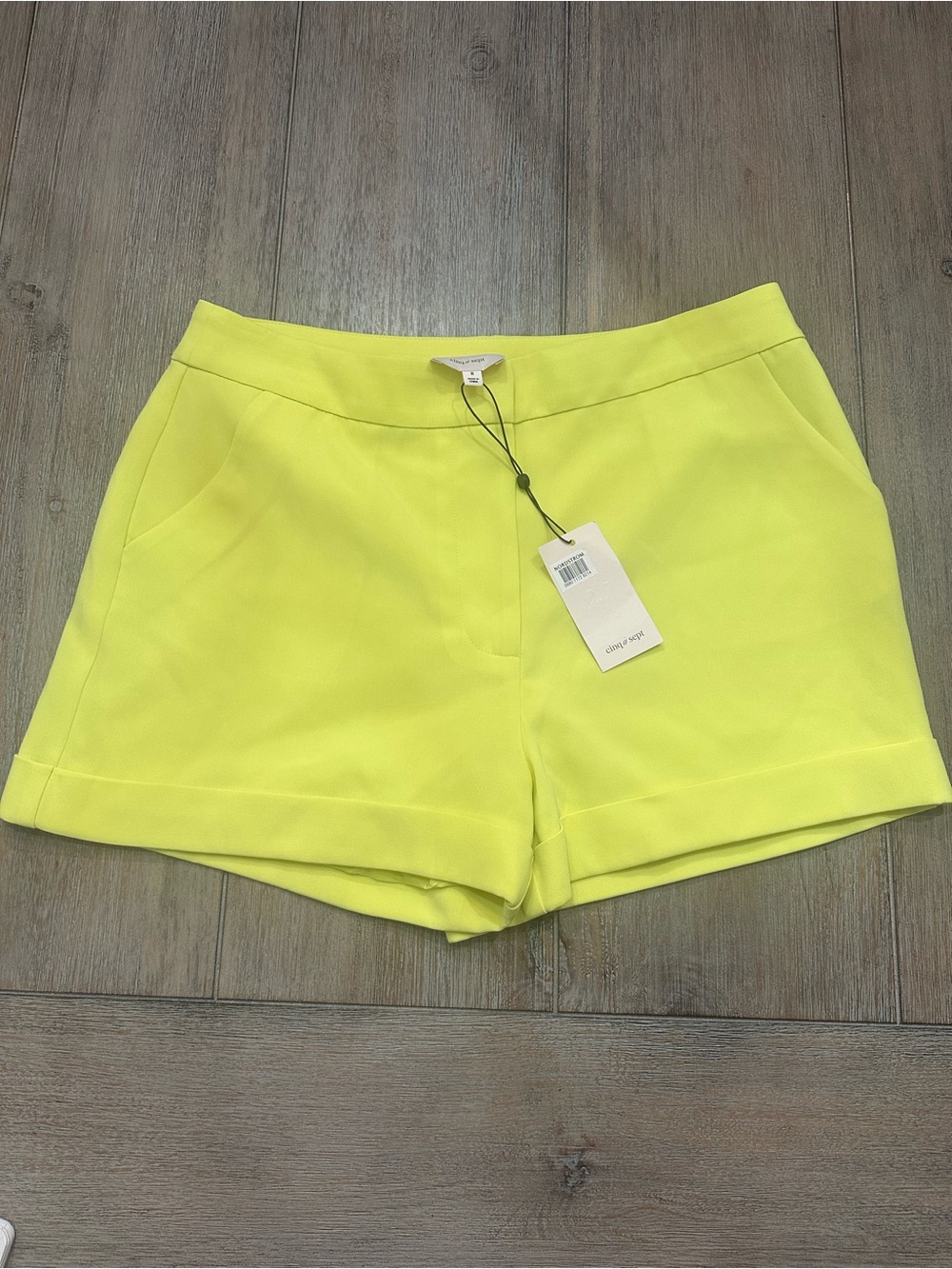 Cinq à Sept Women's Crepe Elaine Key Lime Shorts | Size 8